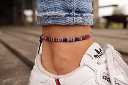 Made by Nami Bracelet de cheville pour hommes et femmes - boho hippie - accessoires de plage et de festival - fabriqués à la main - 100% coton écologique, imperméable et ajustable (Foncé Multi)