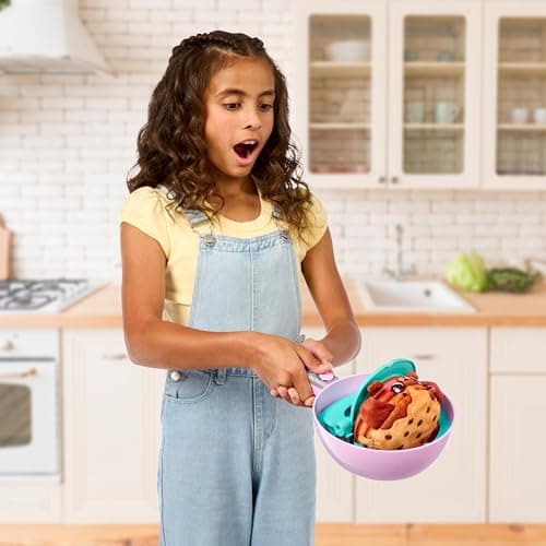 Cookeez Makery Pancake Treatz, Fais Apparaître Une Peluche Parfumée, Place Le Mélange sur la Poêle et Retourne Le Pancake : Une Peluche Parfumée Interactive Apparaît, Quelle Surprise Vas-Tu Créer