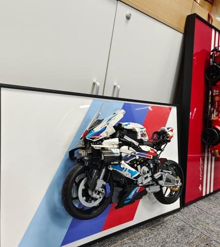 WETCEAOM Cadre pour Lego Technic BMW M 1000 RR 42130 Motorcycle, Tableau d'affichage Mural pour Lego Les Amateurs, Taille : 65x40 cm(sans modèle)
