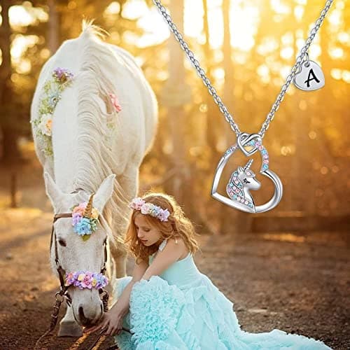 TINGN Collier de Cadeau de Licorne de Coeur pour des Fille, Collier de Licorne de Coeur Plaquée par Or Blanc 14K avec la Lettre E Cadeaux de Licorne Collier pour la Petite Fille Filles Bijoux