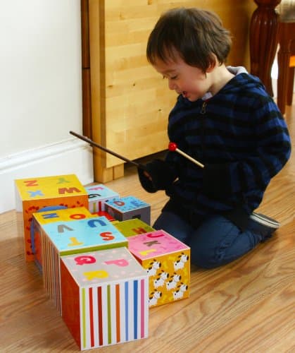 TOWO Cubes emboitables en Bois - Pyramide Cubes a empiler Bebe pour Apprendre à Compter - Lot de 10 Cubes éducatif -Montessori - Apprendre Les Animaux - Jouets en Bois éducatif pour Enfant 2 Ans