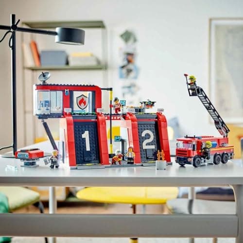 Lego City La Caserne et Le Camion de Pompiers, Jouet de Figurine de Chien et 5 Minifigurines, Jeu Imaginatif et d'action, Cadeau d'anniversaire pour Garçons et Filles Dès 6 Ans 60414