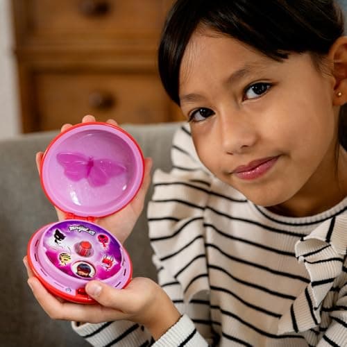 Bandai - Miraculous - Téléphone Magique de Ladybug - Accessoire de Role Play pour se déguiser en Ladybug - Jouet Miraculous sonore et Lumineux - Parle Français - Jouet Enfant 4 Ans et + - P50629