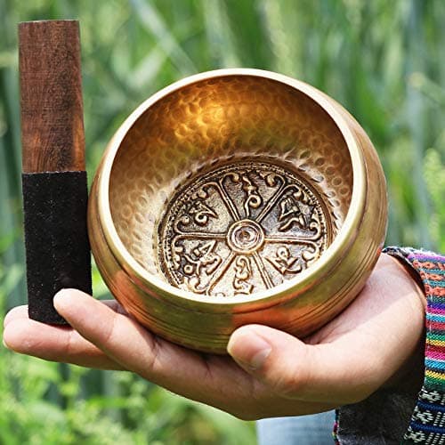 Zenamaste • Bol Tibétain Chantant Méditation Fait à la main à Bhaktapur (Népal) - 450gr ⌀11,5cm - Coffret Zen - Papier népalais - Coussin Bol Chantant (Métaux Anciens Chakra) - Maillet Bois