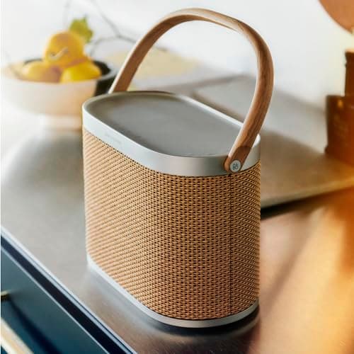 Bang & Olufsen Beosound A5 - Enceinte Puissante Design Modulaire et Circulaire Bluetooth Portable et WiFi Connectée, Autonomie Longue Durée et Dotée d’un Chargeur Sans Fil Intégré - Nordic Weave