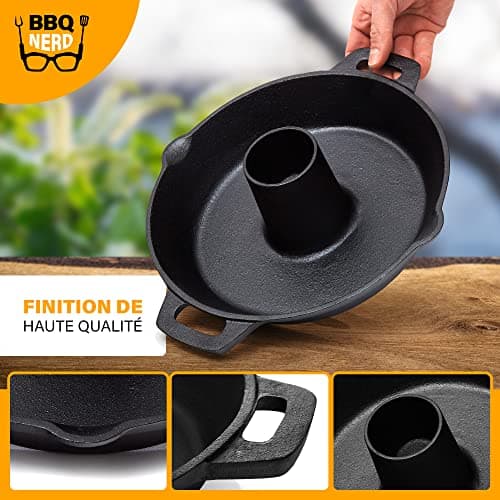 BBQ Nerd© Cocotte à Poulet en Fonte Support pour volaille pour Barbecue et Four Support de Poulet en Fonte Ø 28 cm pour Cuisson sans Graisse Cocotte Rustique avec bac de récupération