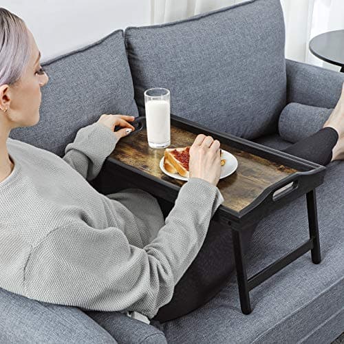 SONGMICS Table de lit avec Pieds en Bambou réglables, Support pour Ordinateur Portable, Plateau Snack Petit-déjeuner, Marron Rustique LLD106B01