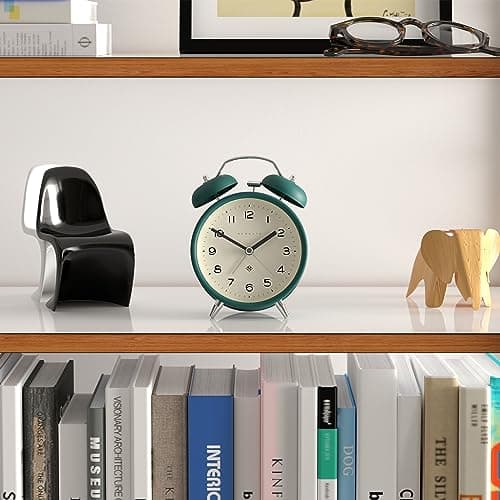 NEWGATE ® Charlie Bell Echo Alarm - Petit Réveil de Chevet Contemporain - Accessoires de Chambre - Réveils - Accessoires de Bureau - Horloge de Chevet - Chiffres Arabes (Vert Éden)