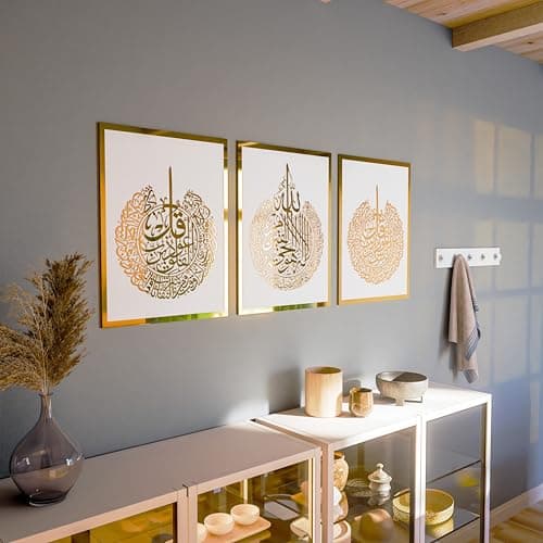 iwa concept Ensemble Ayatul Kursi, Surah Al Falaq et sourate Al Nas - Décoration murale islamique en bois et acrylique - Cadeau pour les musulmans du Ramadan (30 x 40 cm, doré sur blanc)