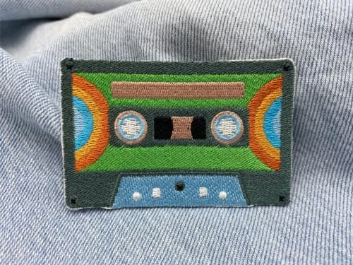 Finally Home Patch thermocollant - Cassette verte | Patchs rétro, écusson vintage, écusson thermocollant Old School, écusson de musique rock