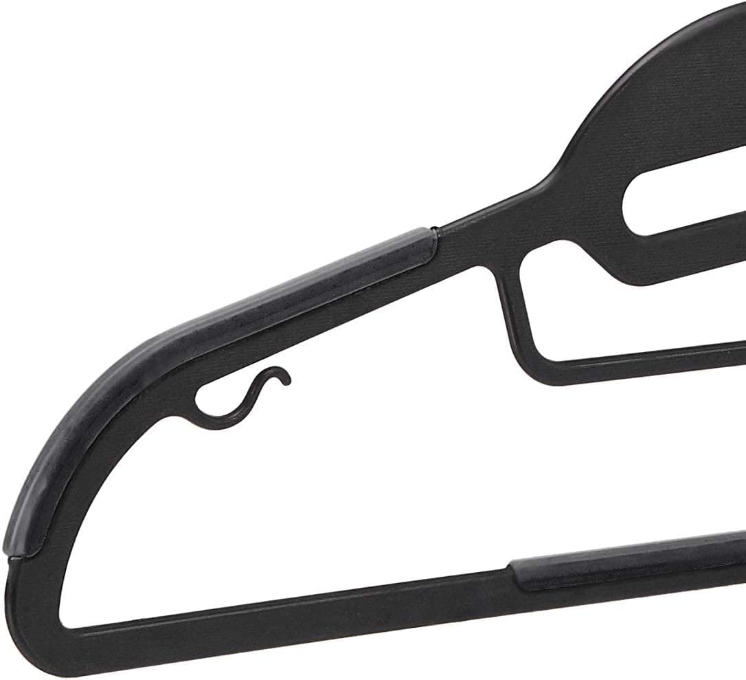 Amazon Basics Lot de 30 cintres en plastique ultra robustes antidérapants avec caoutchouc et barre horizontale, Gris
