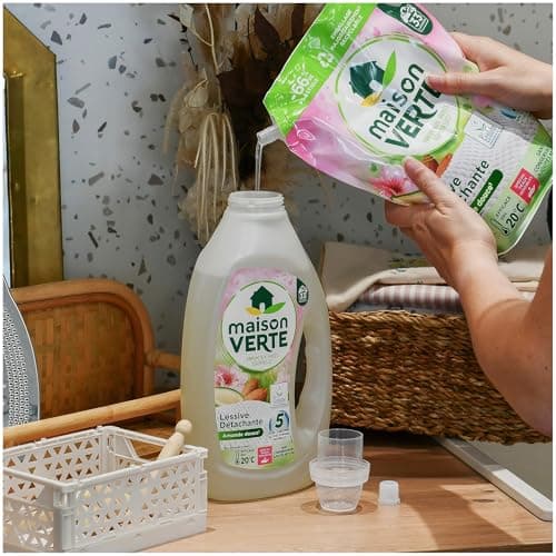 Maison Verte - Recharge Lessive Liquide - Parfum aux Huiles Essentielles - Lessive Détachante - Amande Douce - Peaux Sensibles - Efficace dès 20°C - 5 Enzymes Actives d'Origine Naturelle - 33 Lavages