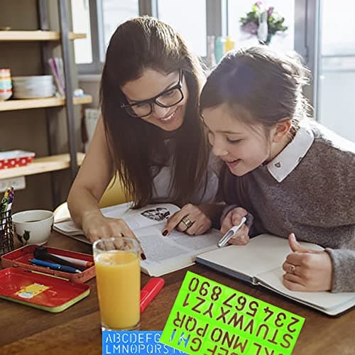 4Pcs Pochoir de Lettre et Chiffre,Pochoirs Alphabet Réutilisable en Plastique,Lettres Dessin Règle pour Tous Les Enfants,Cadeau de Idéal,Multicolore