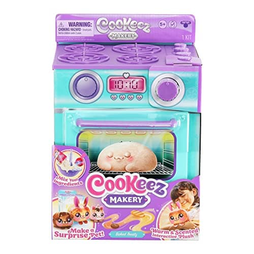 Cookeez Makery LA Fabrique À PÂTISSERIE. Place la pâte dans la Fabrique à pâtisserie : Une Peluche Chaude, parfumée et Interactive apparaît !