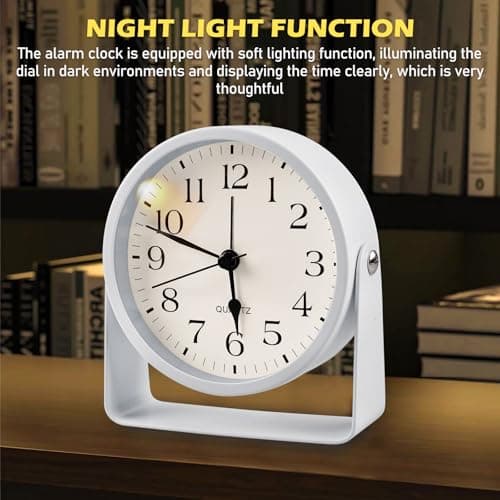 Réveil Analogique Silencieux, Réveil Silencieux Sans Tic-Tac Avec Lumière, Reveil a Piles, Réveil Analogique Sans Tic-Tac, Horloge a Poser Pour Table De Chevet, Chambre, Salon (11,5 X 10,5 cm)