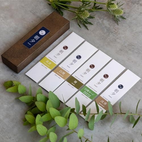 Asayu Japan Assortiment de Bâtonnets d'Encens Japonais Naturels, Ensemble de 5 Parfums Naturels, Bois de Santal, Bois d'Agard, Cyprès, Sauge Blanche, Oliban, Fabriqué au Japon sans Bambou