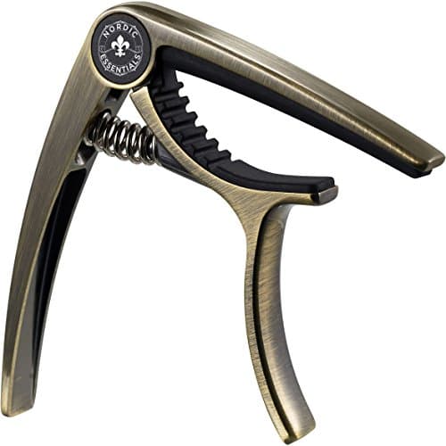 Capodastre Deluxe pour Guitares Acoustiques, Ukulélé, Banjo, Mandoline, Basse – Fabriqué en Alliage de Zinc de Qualité Supérieure pour Instruments à 6 et 12 Cordes –par Nordic Essentials