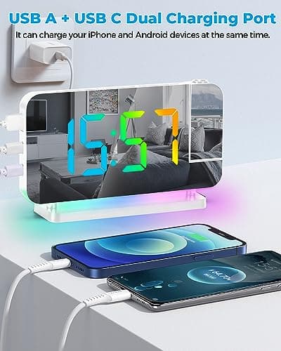 SZELAM Réveil à projection, 18,7 cm, horloge numérique LED, grand écran, avec projecteur rotatif à 180°, veilleuse RVB, port USB C, horloge de bureau moderne pour décoration de chambre à coucher –