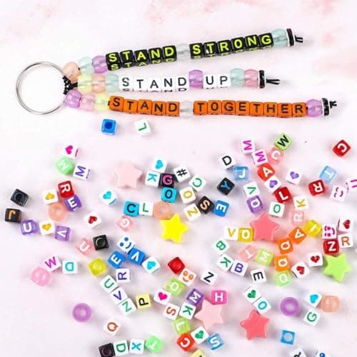Letter Beads Set - Perles & Perles Lettres - 2400 Pièces A-Z Acrylic Cube Alphabet Letter Spacer Perles avec Perles d’Argile pour Bracelets, Colliers, Bijoux ou Autres Métiers