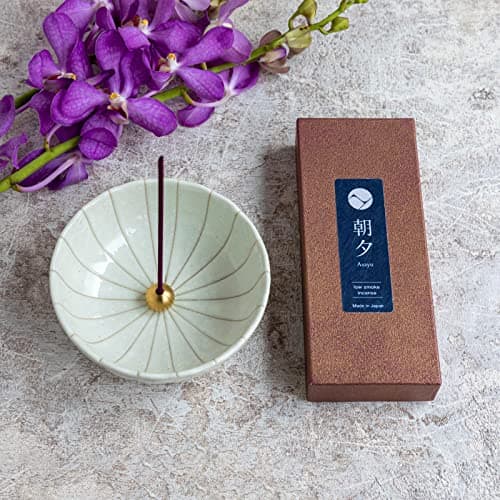 Asayu Japan Coffret Cadeau de Bâtonnets d'Encens et Porte Encens avec Support en Laiton - Parfum Fleur de Cerisier Sakura et Thé Vert et Porte Encens Lotus Blanc