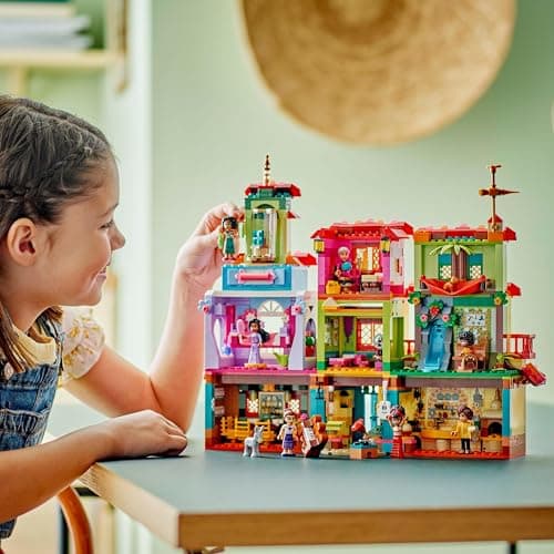 LEGO ǀ Disney Encanto La Maison Magique des Madrigal, Set de Construction pour Enfants avec Une Mini-poupée Mirabel, Jouet Amusant pour Les Filles et Garçons de 7 Ans et Plus 43245