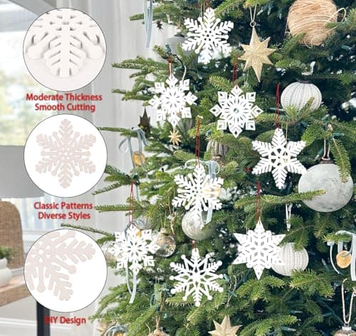 ilauke 24 Flocons de Neige en Bois Blanc,6 Designs Décoration de Sapin de Noël en Bois,Artisanat en Bois de Flocon 7x8cm,Décoration d'hiver Noël Bricolage,Bois Arbre de Noël Ornements pour Décoration