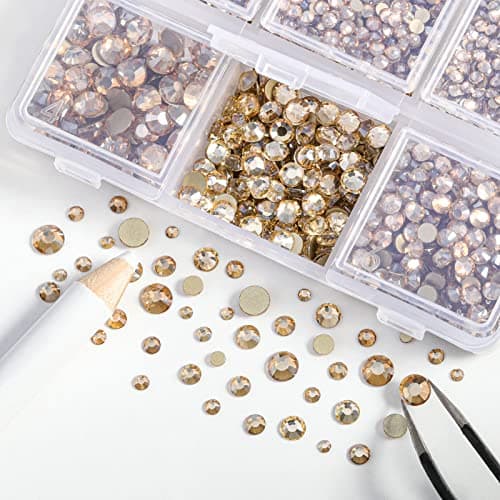 Beadsland SS6–SS20 Lot de 4300 strass ronds à dos plat pour bricolage – Mélange de 6 tailles – Avec pincette et stylo à cire – SS6–SS20 – Champagne doré