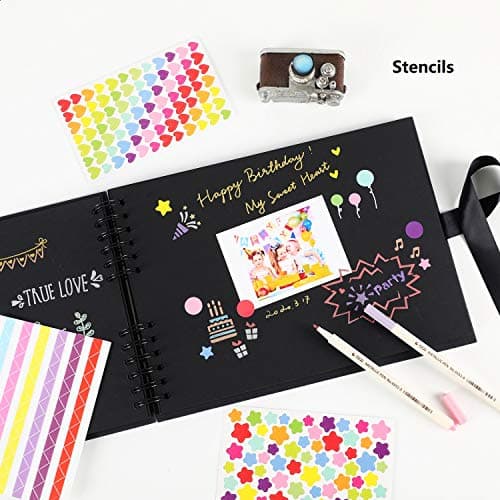 YILEEY Album Photos, 28x21cm Traditionnel Scrapbook 80 Pages Noires Mariage Livre d'or, DIY Scrapbooking Set avec 10pcs marqueurs stylos 5pcs Pochoirs 6pcs Autocollants et 2pcs Coins Photo