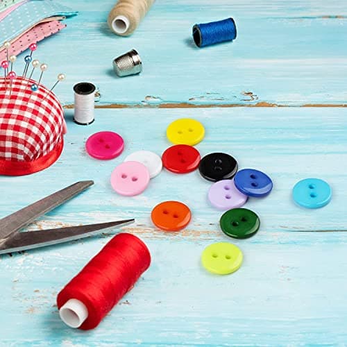 Furuising 180Pcs Boutons Mercerie, 20mm Boutons Colorés, 2 Trous Ronds Résine Bouton avec Boîte de Stockage pour Vêtements Couture Artisanat Ornements et Bricolage Ornement Fait à la