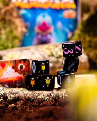 Asmodee Space Cowboys Marabunta - Jeux de société - Roll and Write - Entrez dans Le Monde Pas si paisible des Fourmis! - Jeux de tratégie à partir de 10 Ans -2 Joueurs - Version française