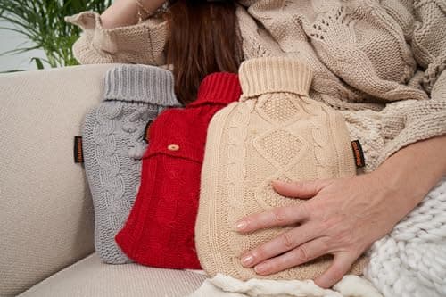 CALINDOO - Bouillotte Eau Chaude En Caoutchouc Naturel Avec Sa Housse Premium Toute Douce - Conçue Conçue Dans Un Moule Unique CALINDOO CALINDOO - Bouchon Hermétique - Housse Tricot Rouge - 2L