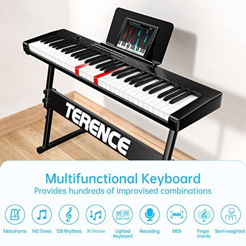 TERENCE Piano Numérique 61 Touches Lumineuses support de partitions semi-lestées avec Stands et Batterie de 1750mAh et interface MIDIBluetooth Sacs pour Clavier Câble audio Casque Noir