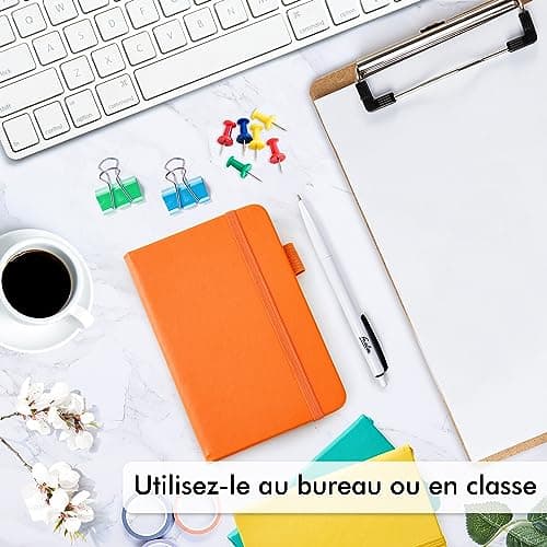 feela 3 Carnet de Notes de Poche A6 avec 3 Stylos Noirs, Page Lignée, Petit Carnet de Poche à Couverture Rigide avec Porte-Stylo, Bloc Note A6, 9 x 14 cm, Couleurs Unies (Jaune, Orange, Emeraude)