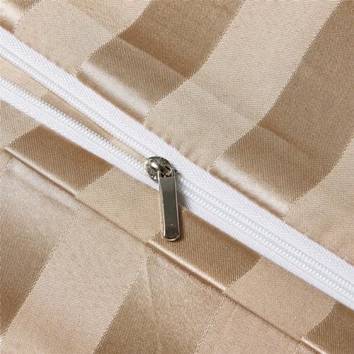 YASMENG Housse de Couette Satin 220x240 Beige Or Rayé Brillant Deluxe Satin Parure de Lit Satin Doux Soyeux Soie Linge de Lit 2 Personne Adulte avec Fermeture Éclair avec Taies d'oreiller 65x65 cm