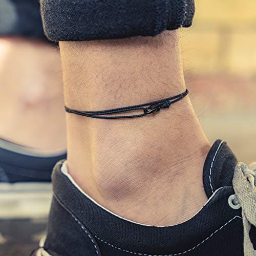 Made by Nami Bracelet de Cheville Fin pour Hommes et Femmes avec Fermoir Mousqueton Artisanal - Bijoux de Surfeur Maritime - Minimaliste en Tissu - 100% Étanche et Réglable (Noir)