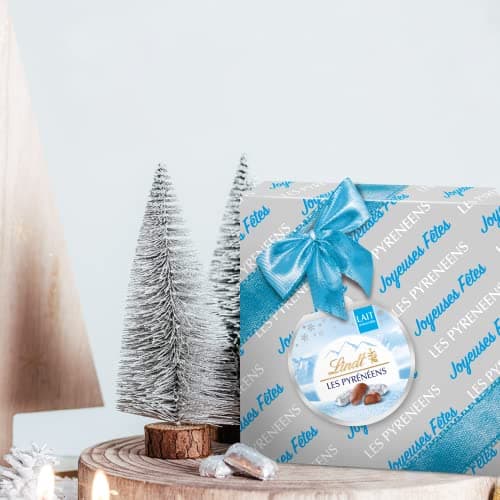Lindt - Boîte Cadeau LES PYRÉNÉENS - Chocolat au Lait Frais et Fondant - Idéal pour Noël, 204g