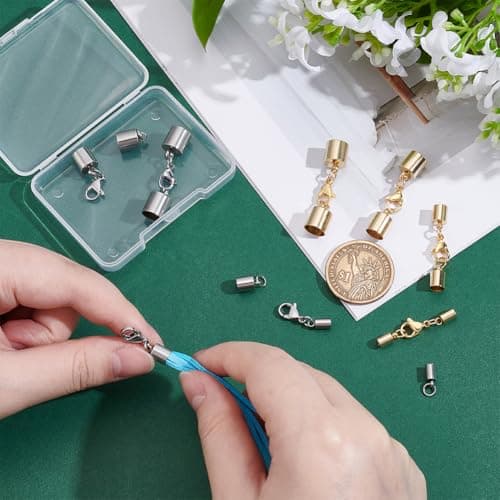 UNICRAFTALE 8 Set 2 couleurs Embouts de Cordon Acier Inoxydable Connecteur avec Anneaux Ouverts et Fermoirs Mousquetons Extrémités de Cordon en Cuir Embouts à Sertir pour la Fabrication de Bijoux