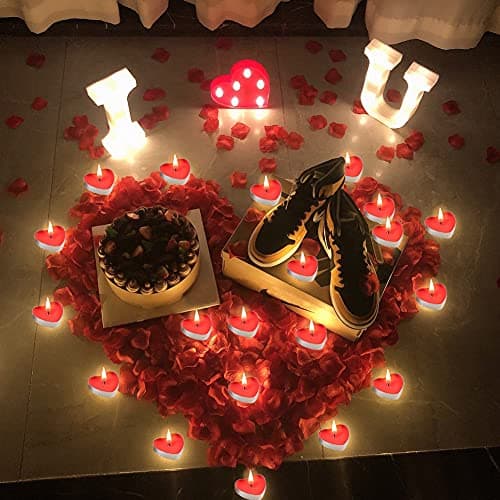 RANJIMA Décoration Romantique, Deco st Valentin Rouge, 1000 Pétale de Rose, 50 Bougies en Forme de Coeur, 10 Ballons Coeur Rouges pour Saint Valentin D'anniversaire Déco Fiançailles et Mariage