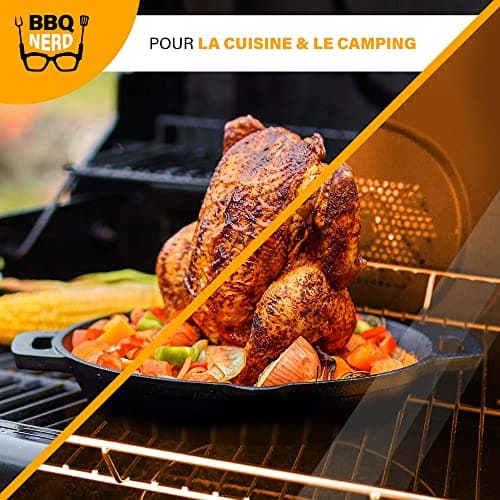 BBQ Nerd© Cocotte à Poulet en Fonte Support pour volaille pour Barbecue et Four Support de Poulet en Fonte Ø 28 cm pour Cuisson sans Graisse Cocotte Rustique avec bac de récupération