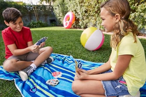 UNO Sport, Jeu de 108 Cartes en Plastiques imperméables avec Un Mousqueton pour Transport Facile, Jeu de Société, Jeu de Bain, 2 à 10 Joueurs -Individuellement ou par équipes, Dès 7 Ans, P1703