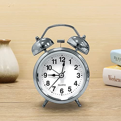 PHOEWON Réveil Métal à Double Cloche Alarme Réveil Rétro avec Lumière de Nuit Horloge à Quartz Réveil Silencieux