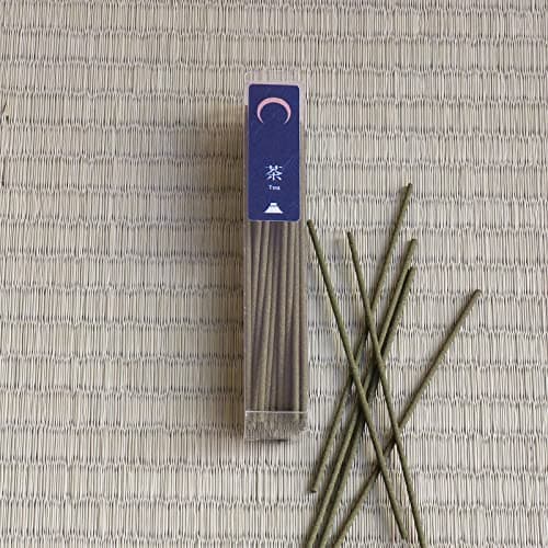 Asayu Japan Coffret Cadeau de Bâtonnets d'Encens et Porte Encens avec Support en Laiton - Parfum Fleur de Cerisier Sakura et Thé Vert et Porte Encens Lotus Blanc