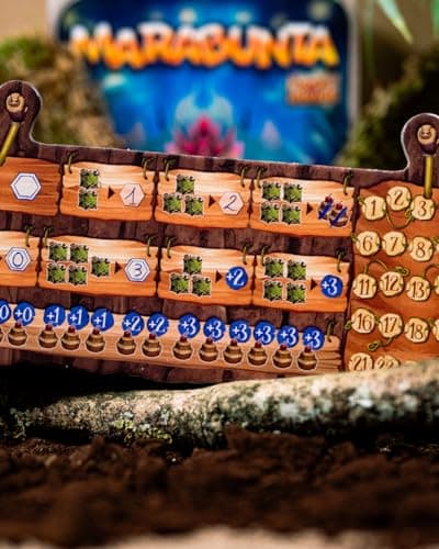 Asmodee Space Cowboys Marabunta - Jeux de société - Roll and Write - Entrez dans Le Monde Pas si paisible des Fourmis! - Jeux de tratégie à partir de 10 Ans -2 Joueurs - Version française