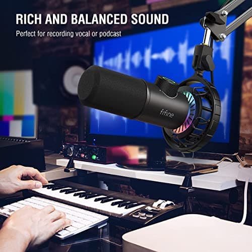 FIFINE USB Microphone Gaming, RGB Dynamiques Micro pour PC, Bouton de Silence & 3,5mm Prise Casque, Plug and Play Microphone Cardioïde pour Diffusion en Continu, Podcasting, Youtube