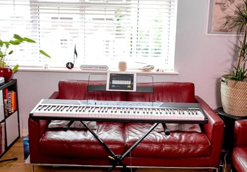 ALESIS RECITAL piano numérique 88 touches semi-lestées avec enceinte intégrées et cours gratuits