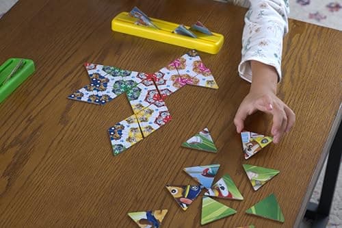 TRIOMINOS Junior - Edition Pat' Patrouille - Jeu de Dominos pour Enfants dès 3 Ans - Dominos à 3 côtés - Jeu d'Observation & Association - Double Face Triominos ou Puzzle - 1 à 4 Joueurs - 20 Min