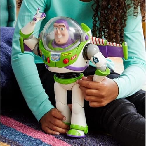 Disney Store Figurine Buzz l'Éclair Interactive parlante Toy Story, 30 cm / 11", inclut Plus de 10 répliques en Anglais, interagit avec d'autres Figurines et Jouets, lumières Laser, 3 Ans et Plus.