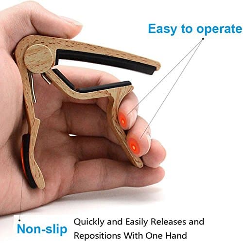 WINGO Capodastre Guitare, Alliage Capo de Guitare Pour 6 Cordes Folk Guitare Acoustique, Guitare Electrique et Ukulélé avec 5 Médiators, Original Bois Couleur.
