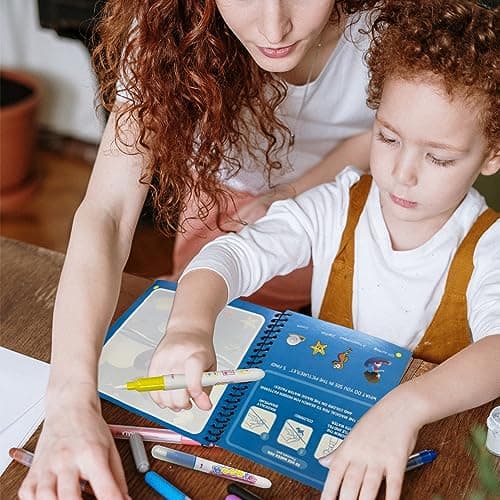 Lot de 4 stylos plus 4 livres de coloriage à l'eau pour enfants - Livre de dessin magique à l'eau, planche de peinture avec eau magique, cahiers de coloriage pour les petits artistes!