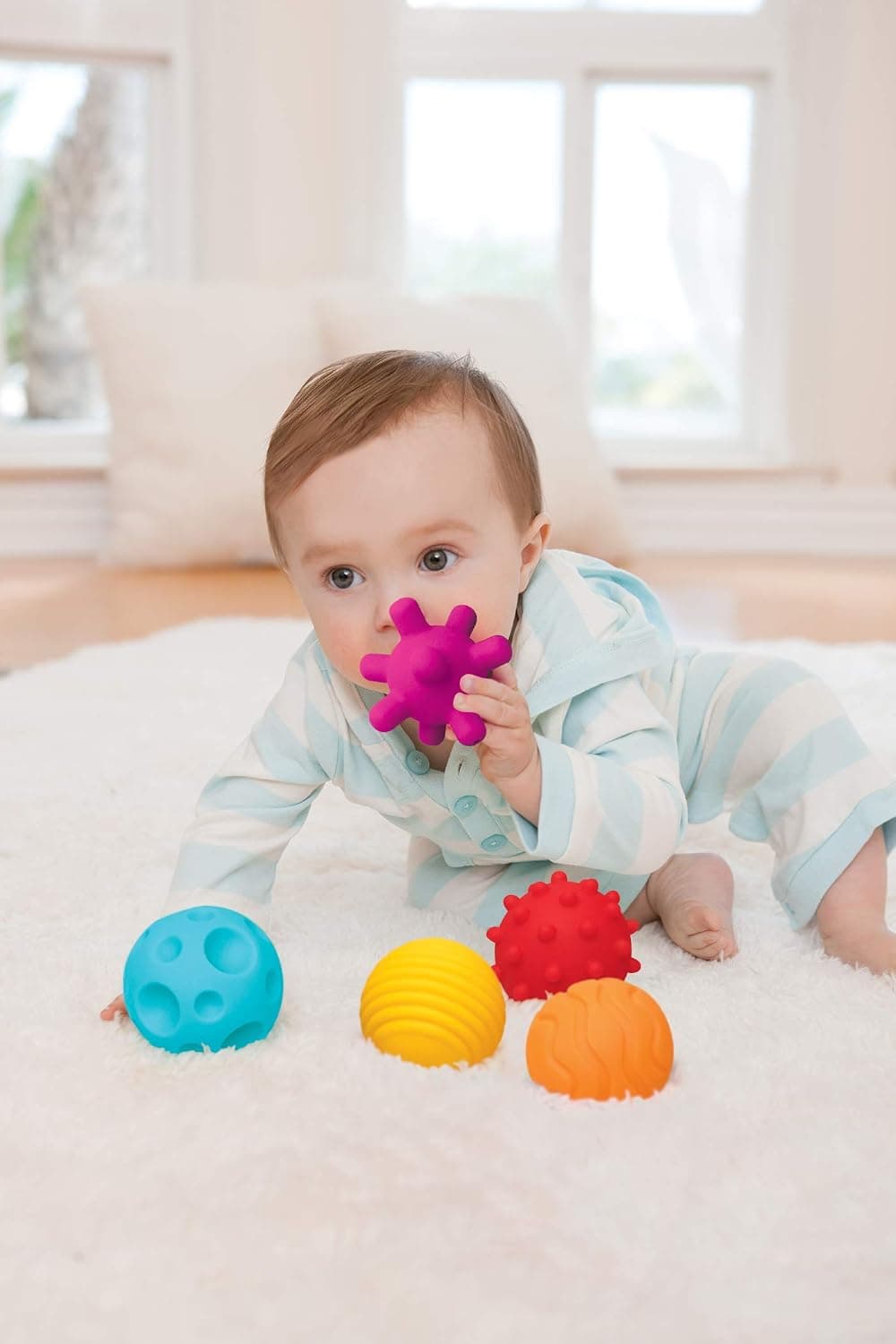 INFANTINO Ensemble de 6 Balles Texturées pour Bébés et Tout-Petits, Jouets Sensoriels, Motricité, Couleurs et Formes Multiples, sans BPA, à partir de 6 Mois